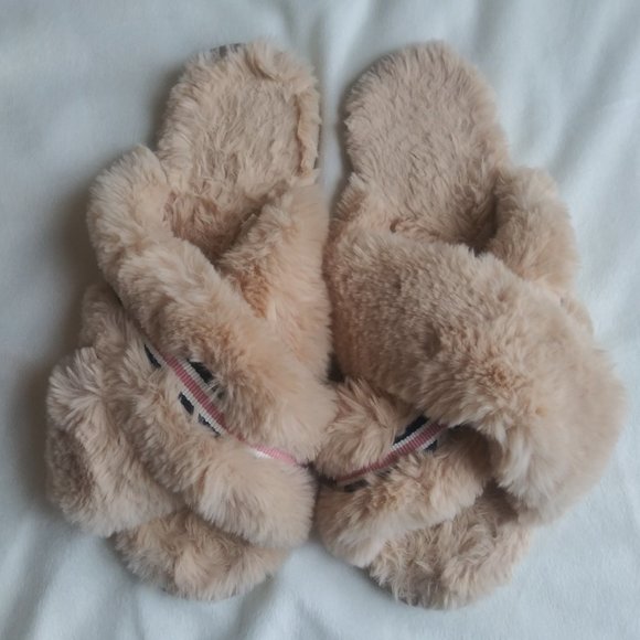 Shoes - Target Crossband Fur Slippers || Size L (9-10)